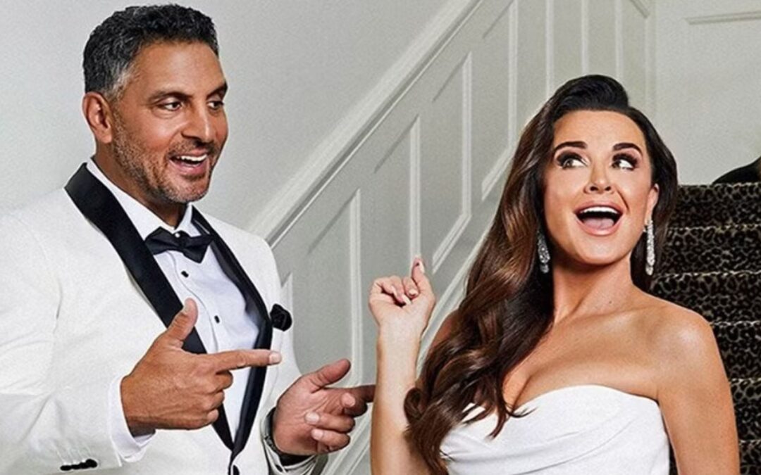Kyle Richards and Mauricio Umansky Look Cozy Over the Holidays, But Sources Say Don’t Get Excited
